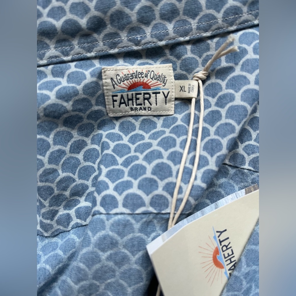 NWT Men’s Faherty Short-Sleeve Stretch Playa Shirt Fishscale Redux print XL blue - Picture 8 of 9